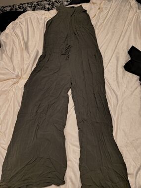 Wide-Leg Olive Green Jumpsuit with Adjustable Waist